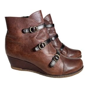 ERIC MICHAEL | Lena Zipper Side Bootie in Brown